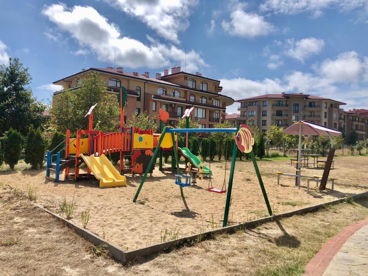 Sorrento - Menada Apartments Светий Влас Екстер'єр фото