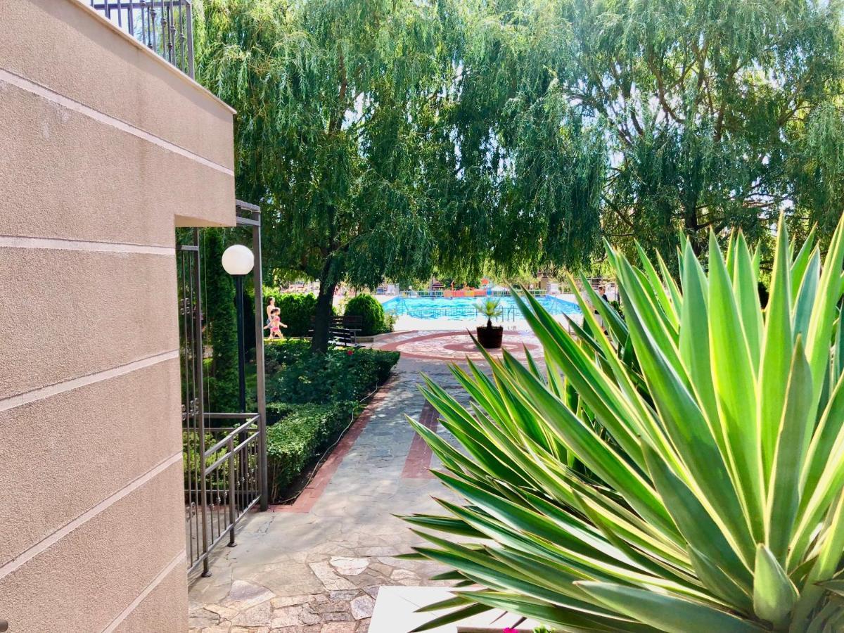 Sorrento - Menada Apartments Светий Влас Екстер'єр фото