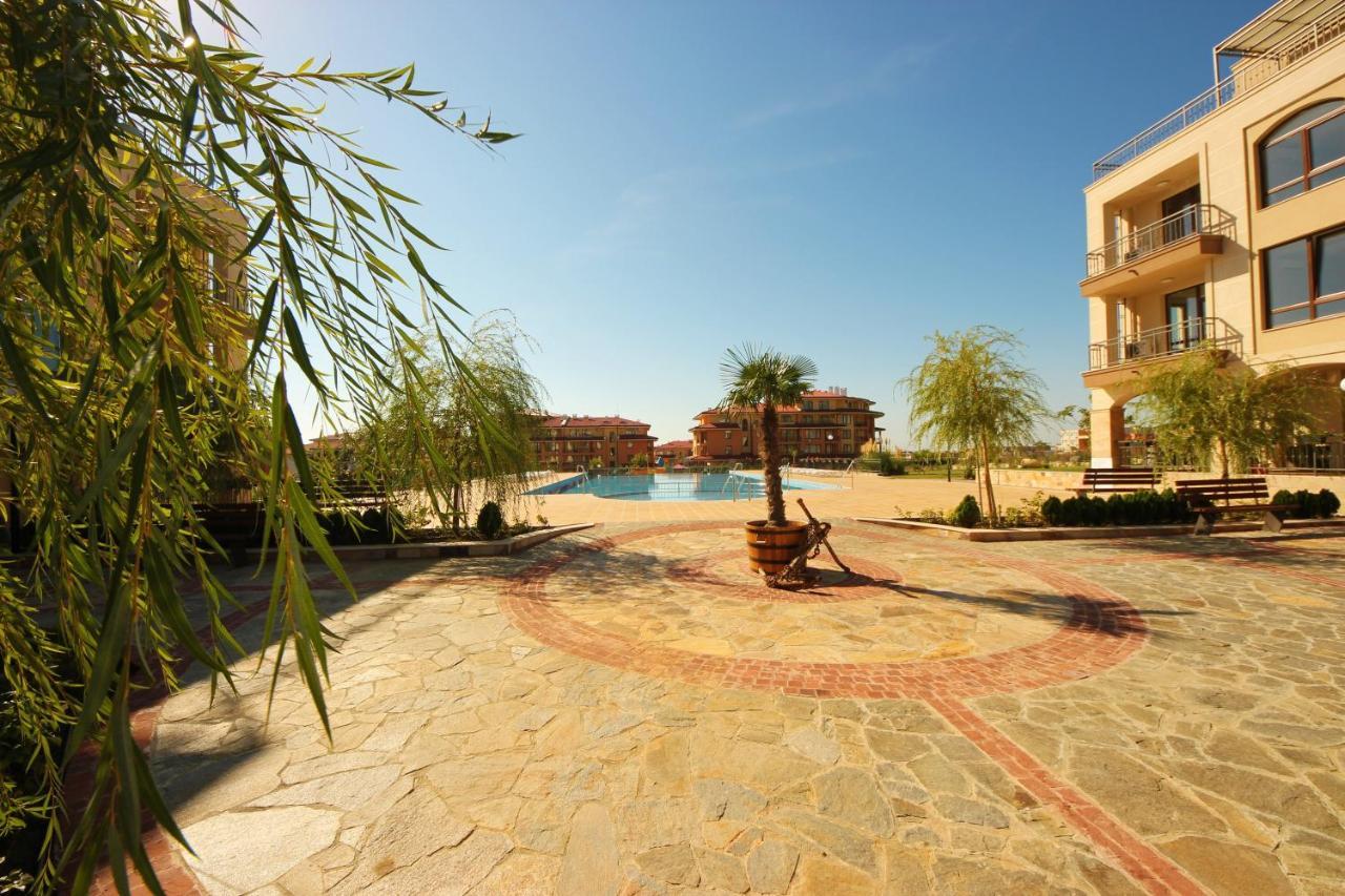 Sorrento - Menada Apartments Светий Влас Екстер'єр фото