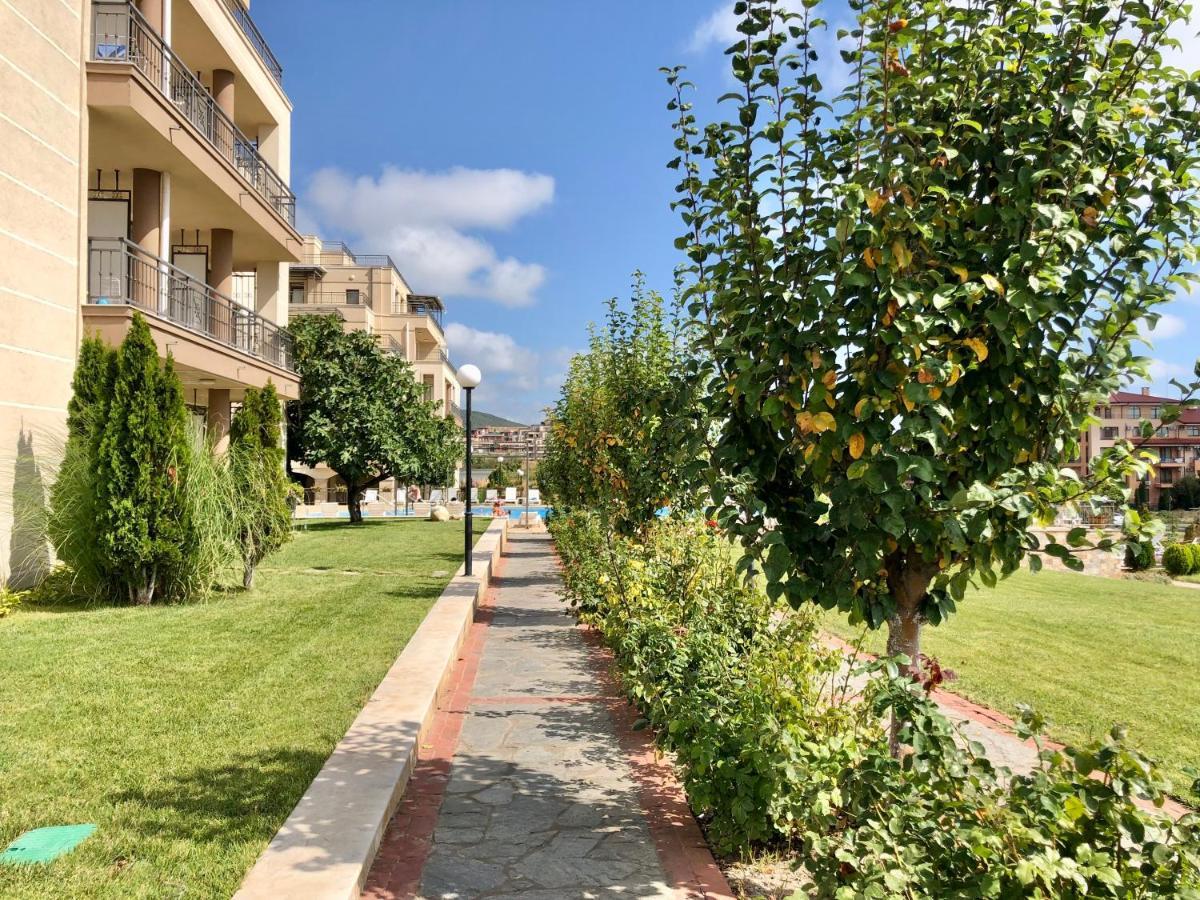 Sorrento - Menada Apartments Светий Влас Екстер'єр фото