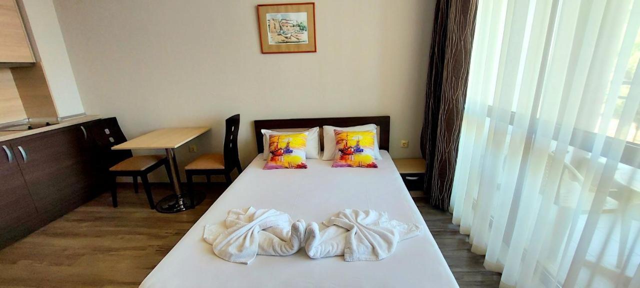 Sorrento - Menada Apartments Светий Влас Екстер'єр фото