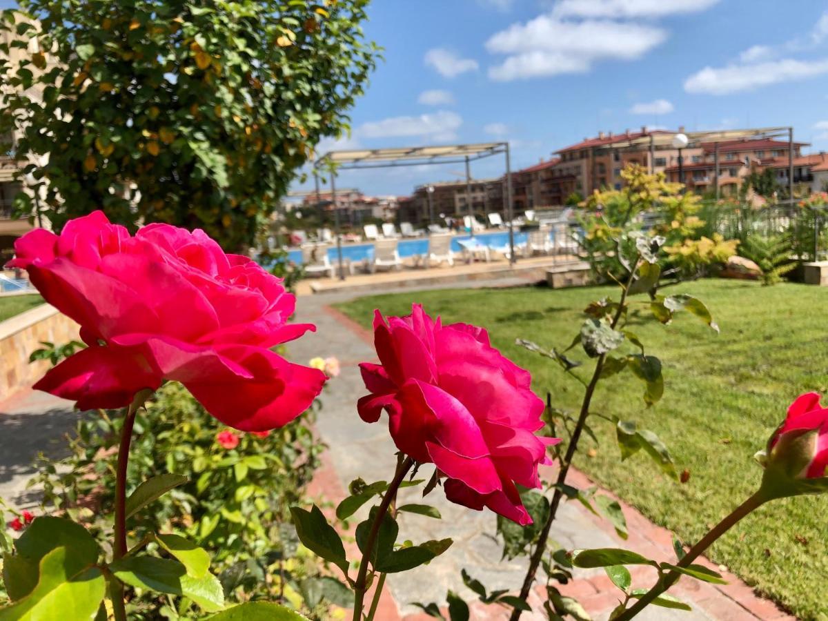 Sorrento - Menada Apartments Светий Влас Екстер'єр фото