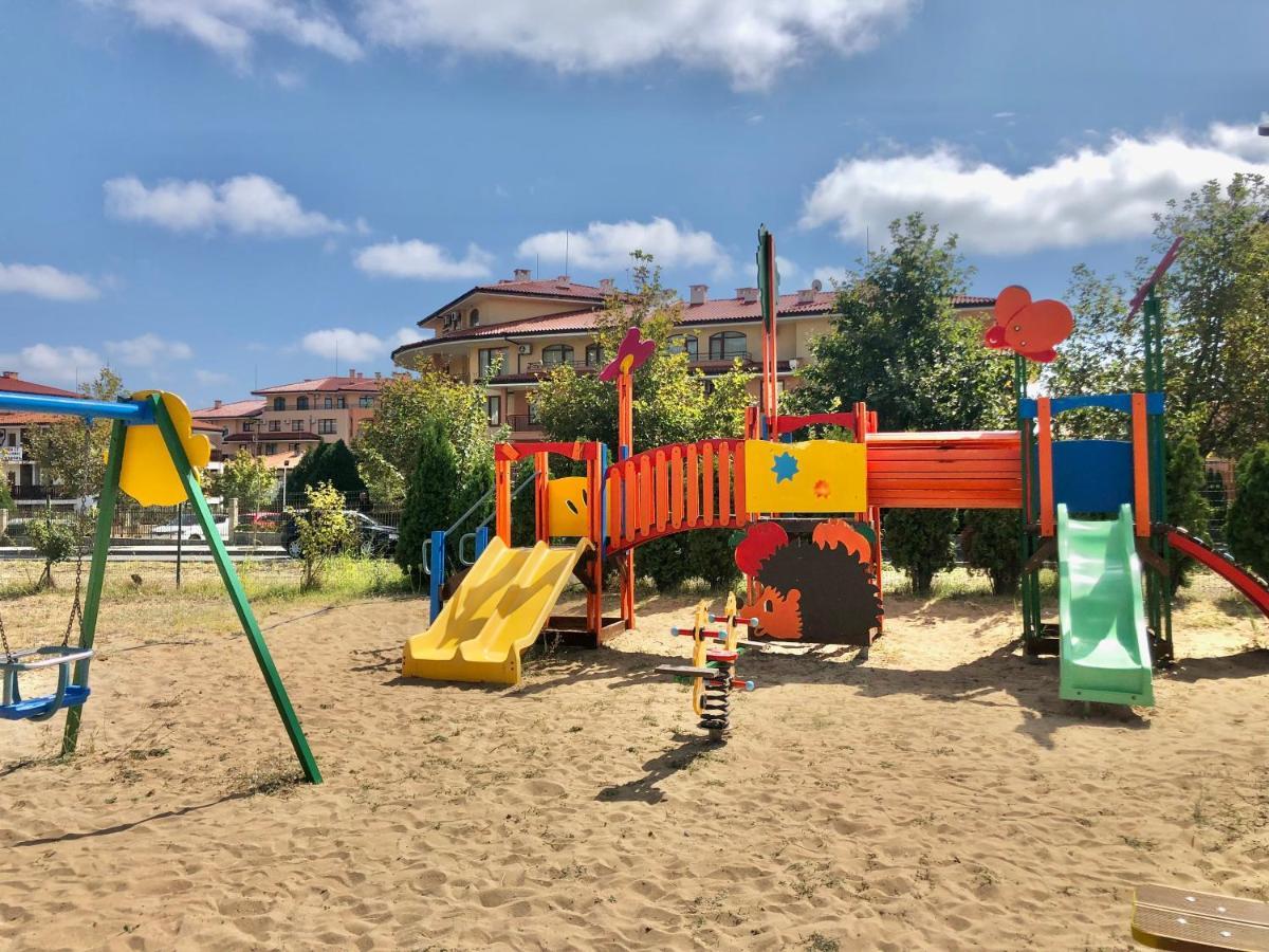 Sorrento - Menada Apartments Светий Влас Екстер'єр фото