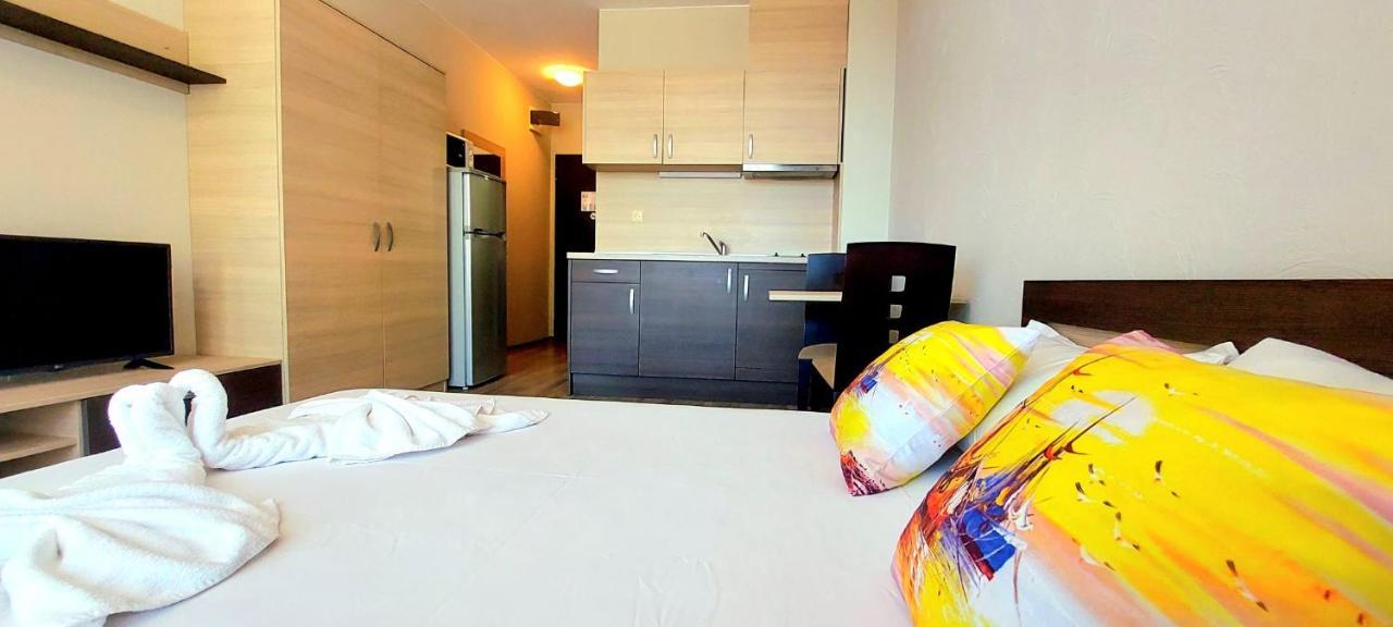 Sorrento - Menada Apartments Светий Влас Екстер'єр фото