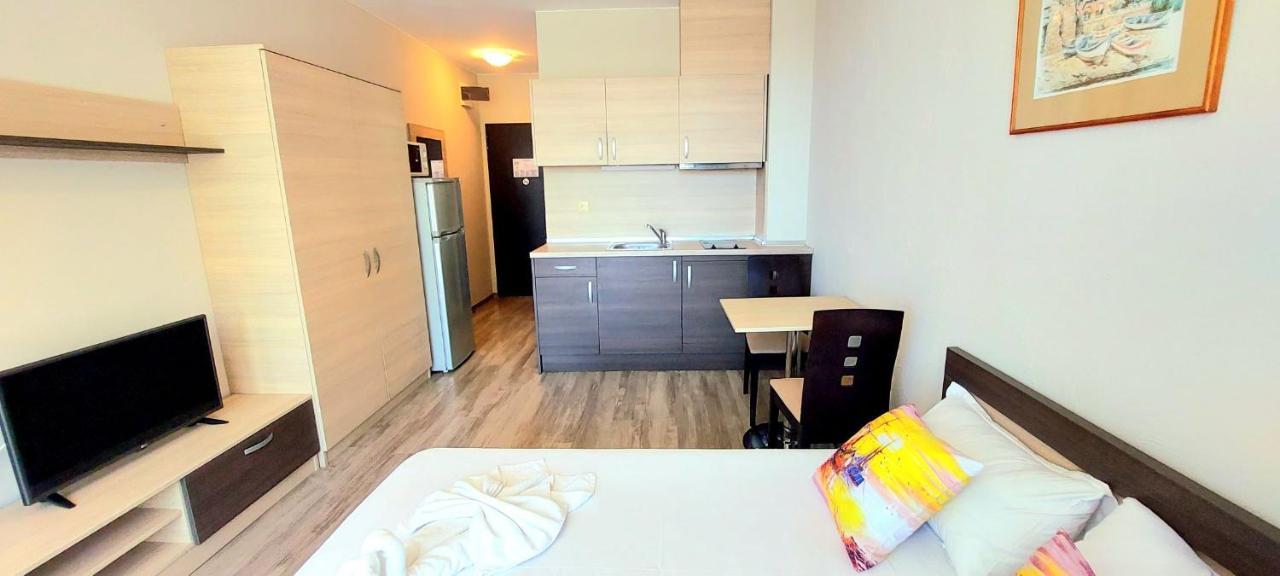 Sorrento - Menada Apartments Светий Влас Екстер'єр фото