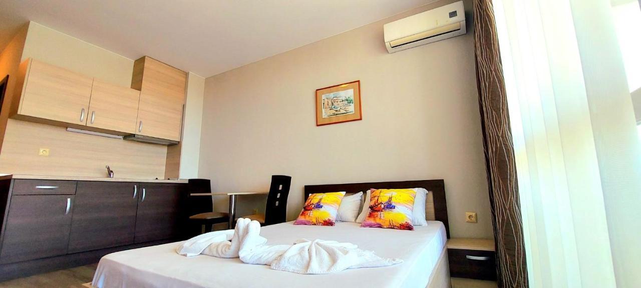 Sorrento - Menada Apartments Светий Влас Екстер'єр фото